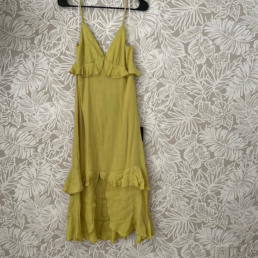 (Lulus) NEW vacation in chartreuse dress